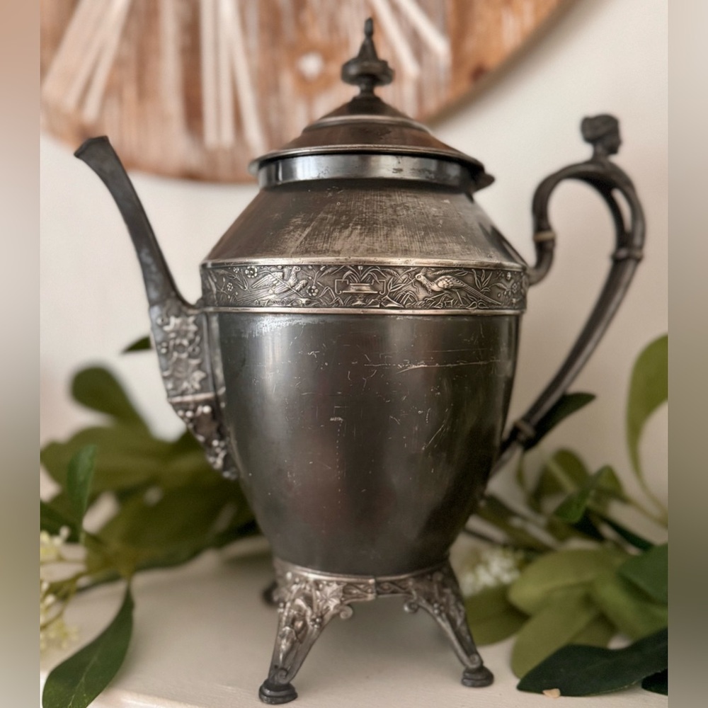 Meriden B. Co. Silver Plate Tea / Coffee Pot 1897 VGC Rare, Grape 🍇 Vines 11”T